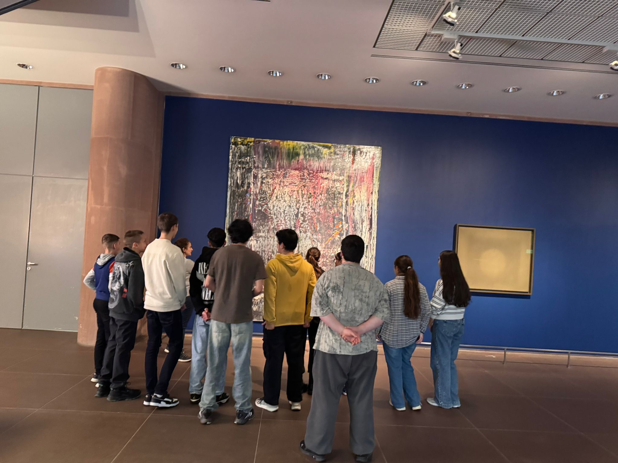 Internationale Klassen besuchen die Kunsthalle in Bielefeld